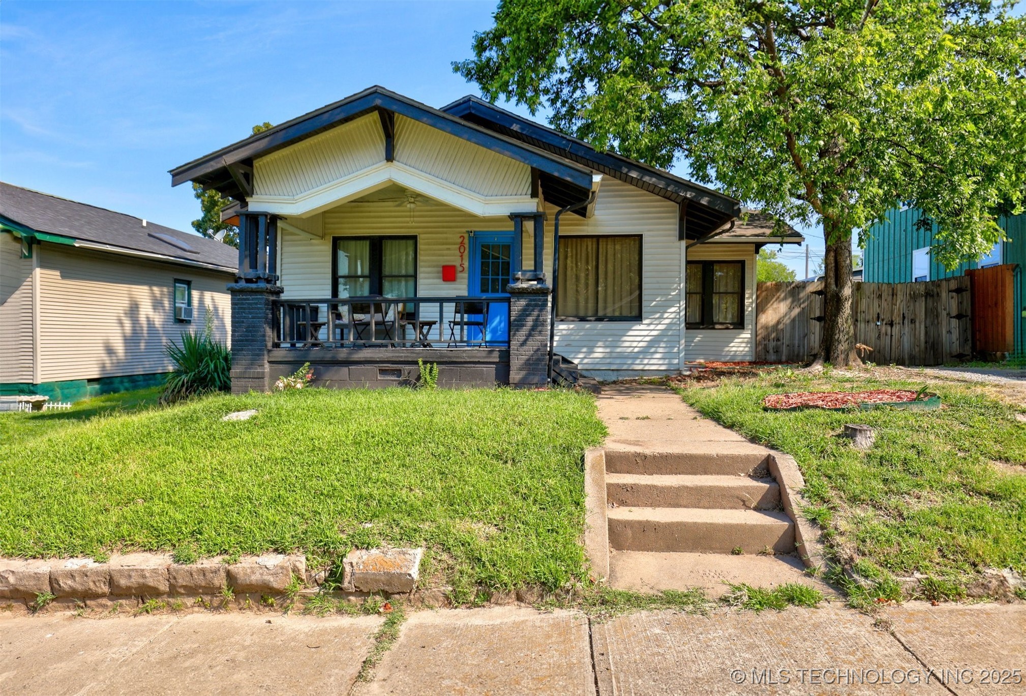 2015 W Easton Street