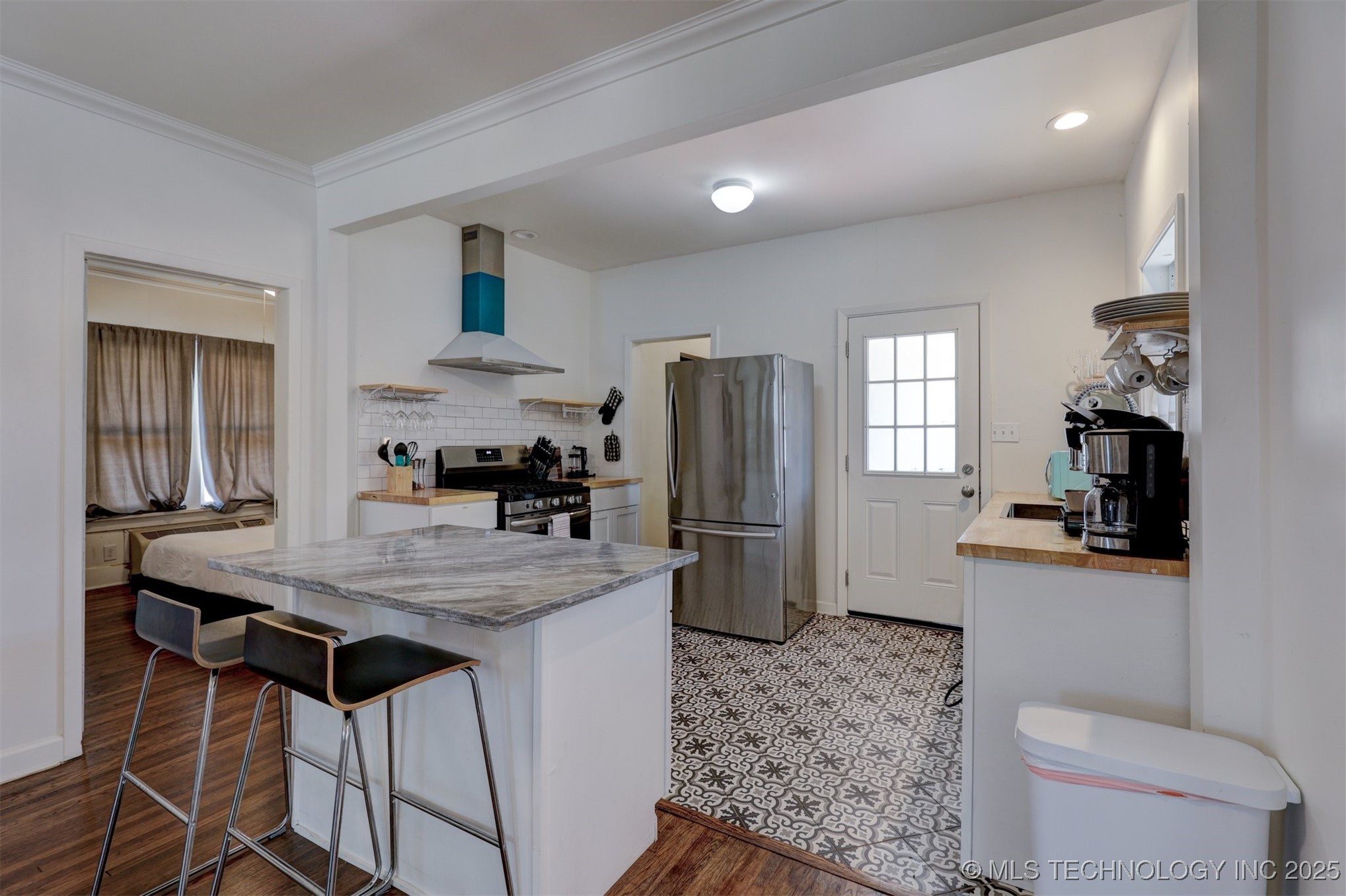 2015 W Easton Street