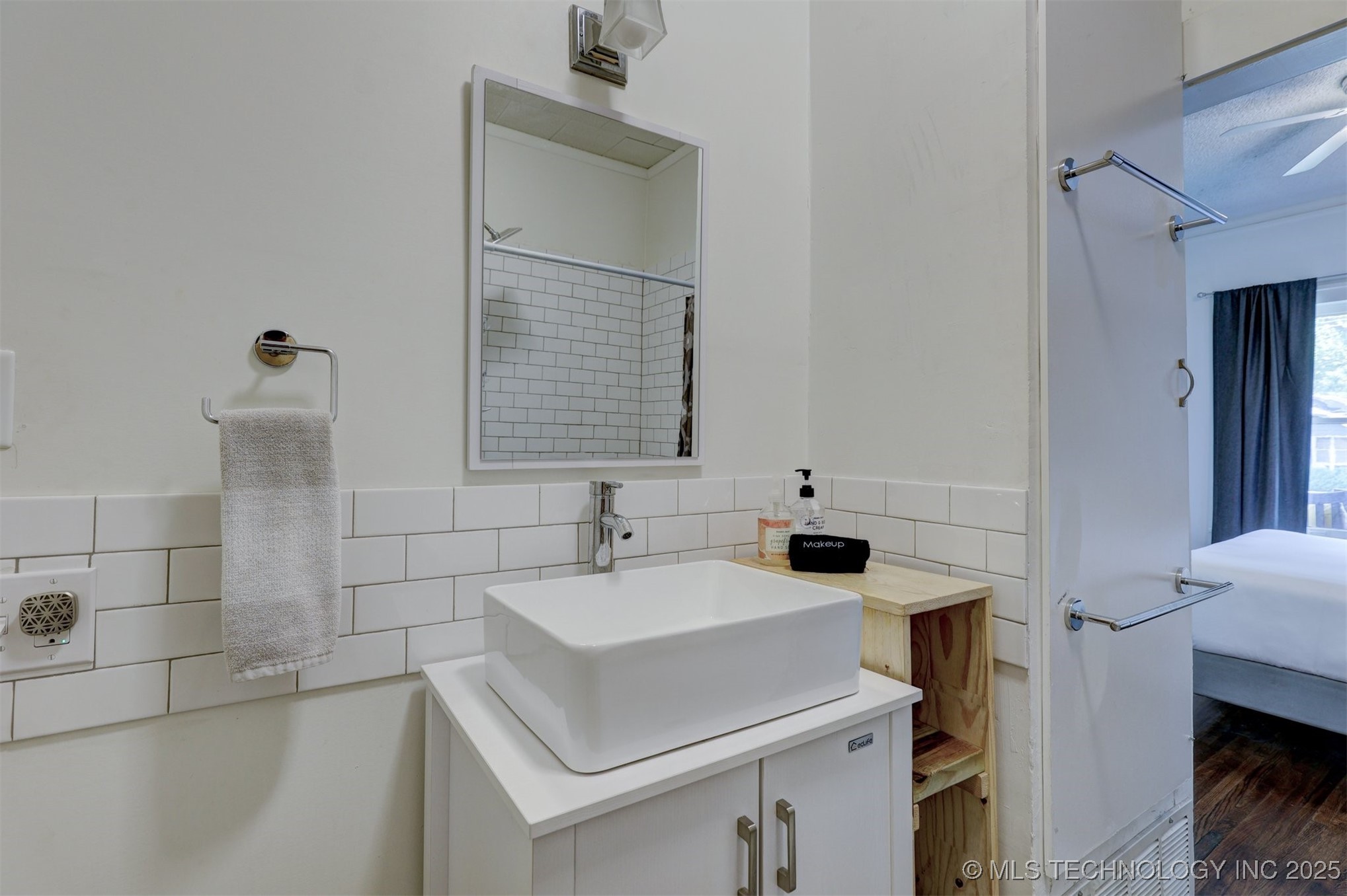 2015 W Easton Street