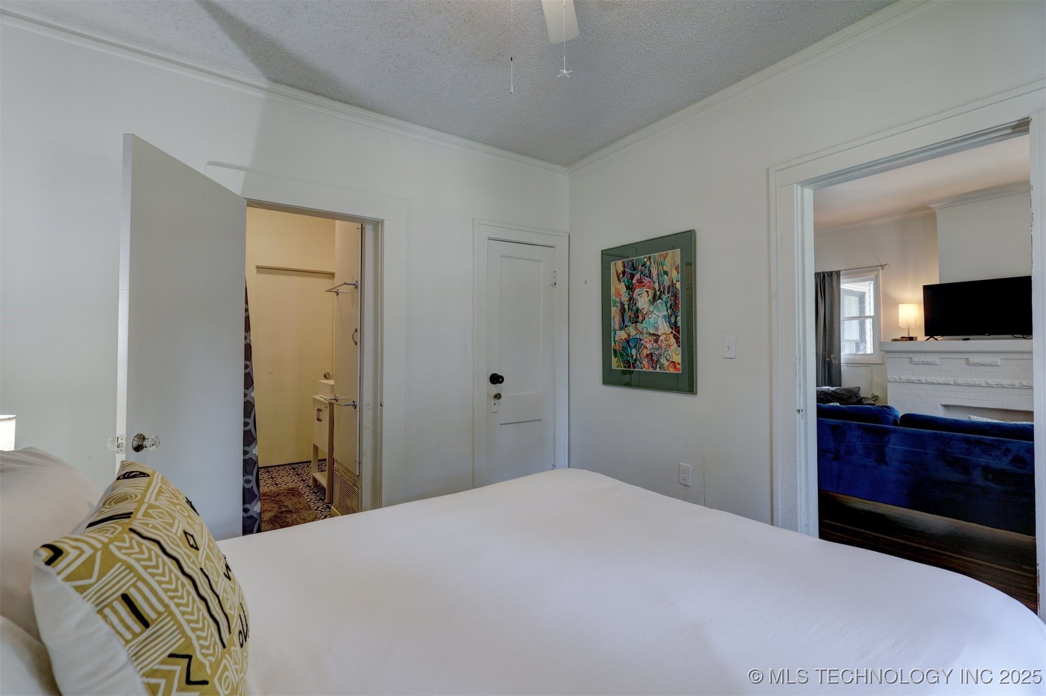 2015 W Easton Street