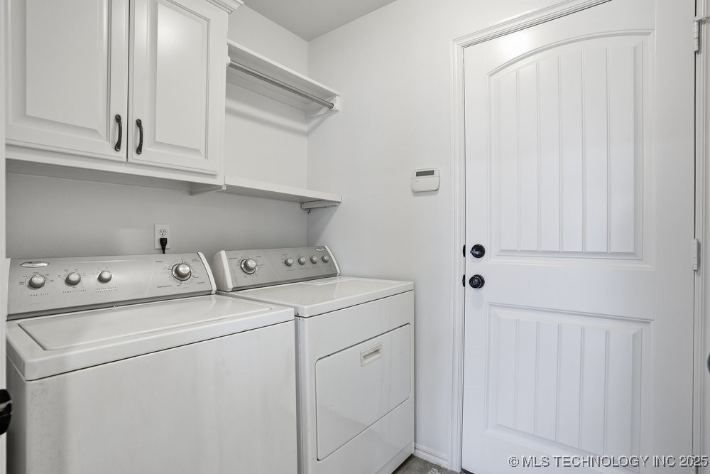 1264 E 145th Place