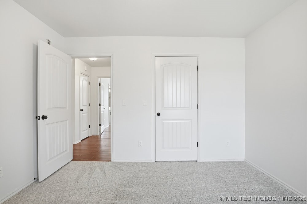 1264 E 145th Place