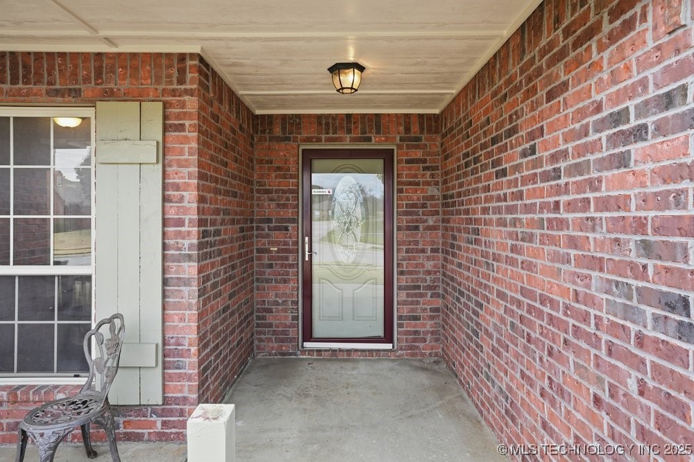 1264 E 145th Place
