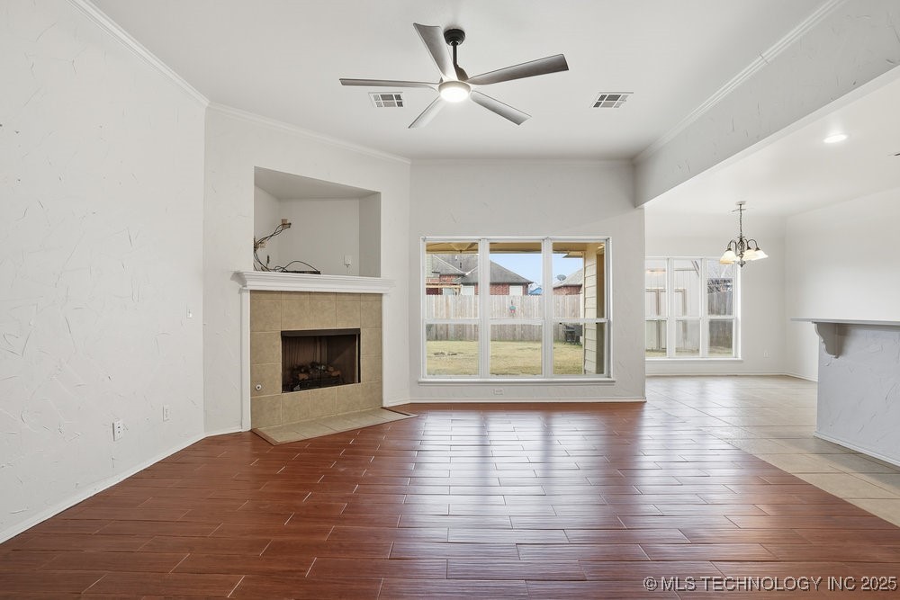1264 E 145th Place