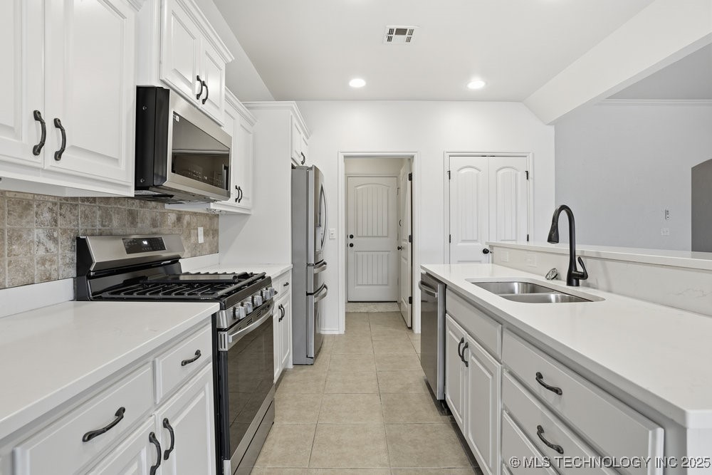1264 E 145th Place