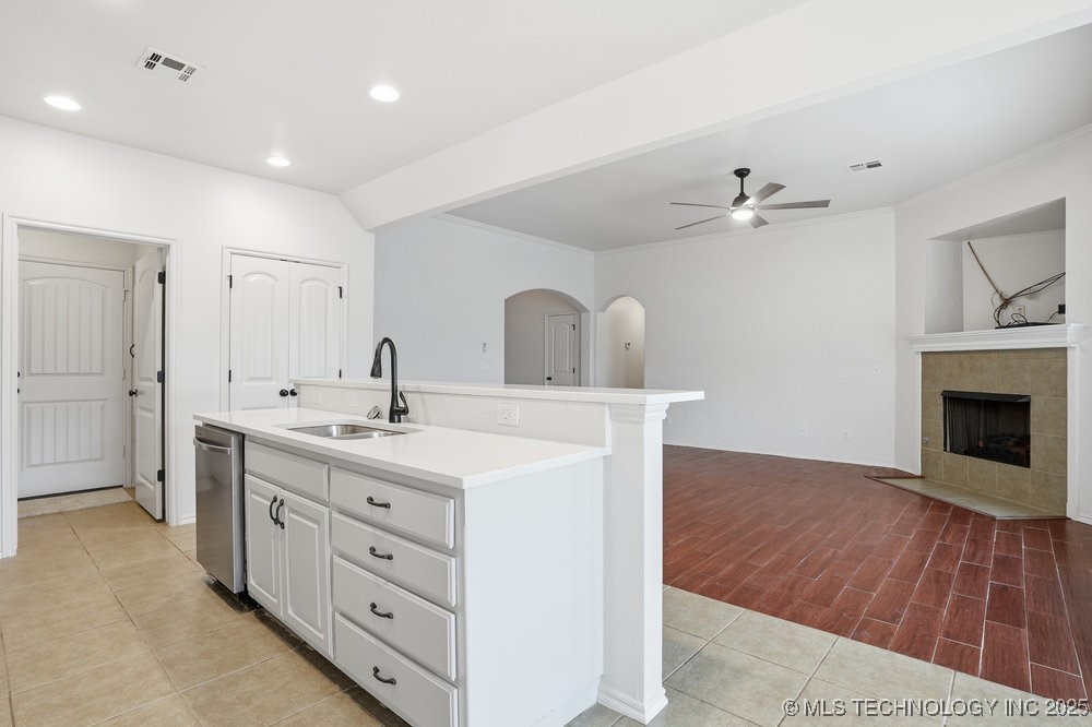 1264 E 145th Place