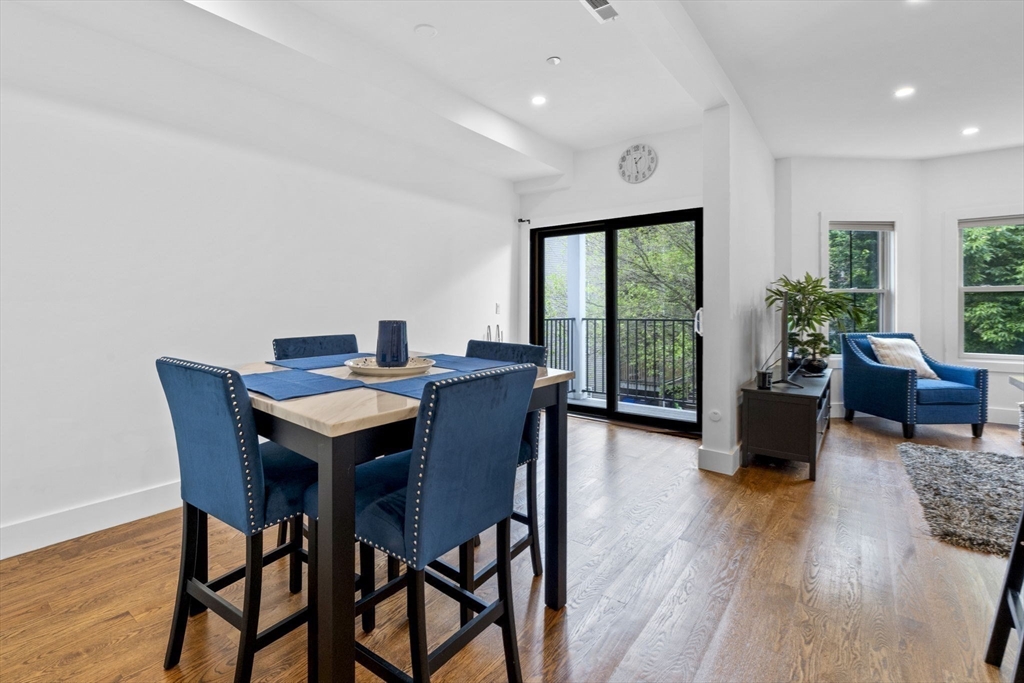333 Maverick St # 3