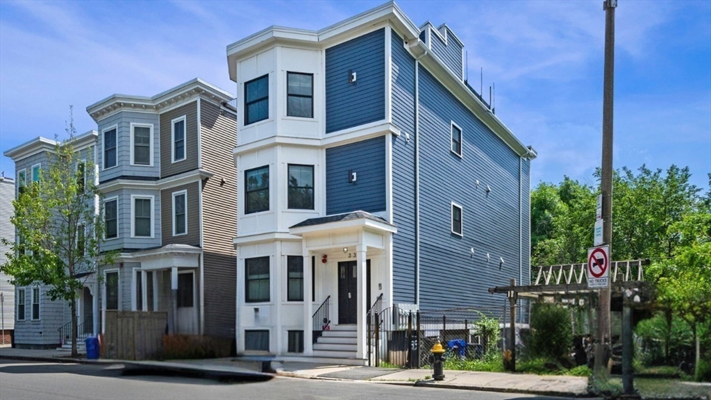 333 Maverick St # 3