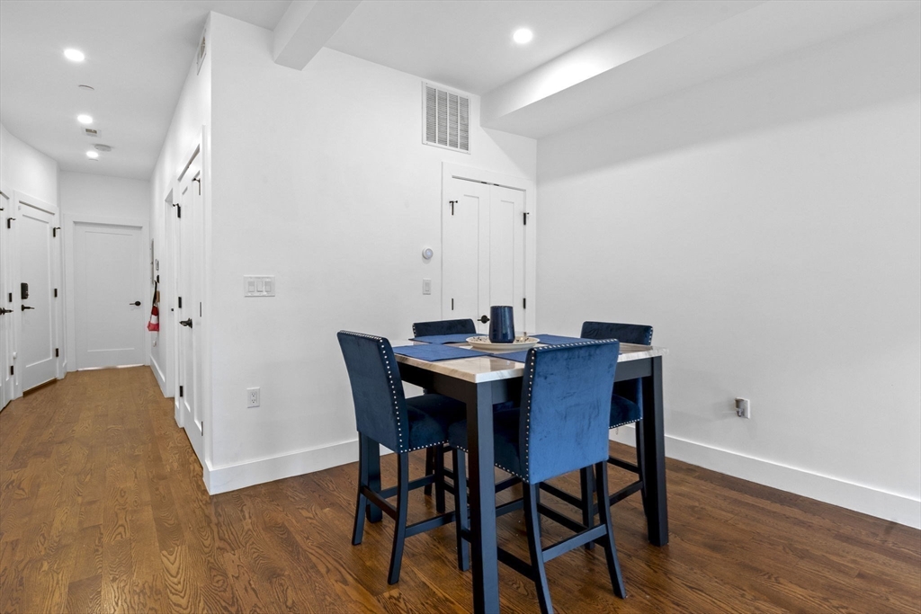 333 Maverick St # 3