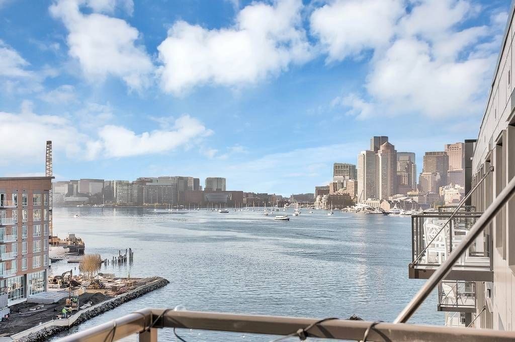 65 Lewis St Unit: PH16