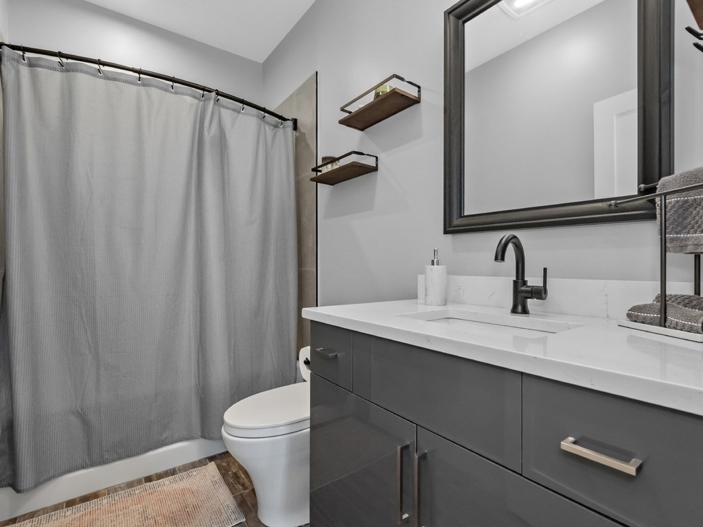 60 Cross St E # 320