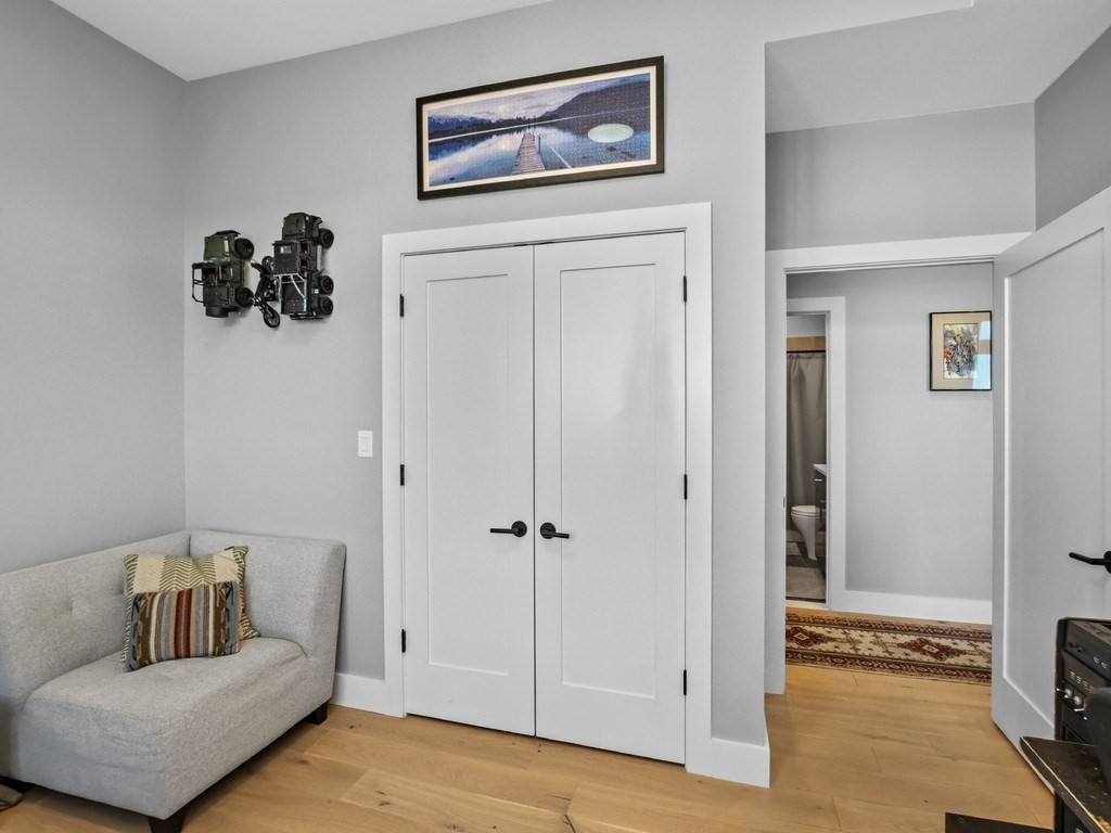 60 Cross St E # 320