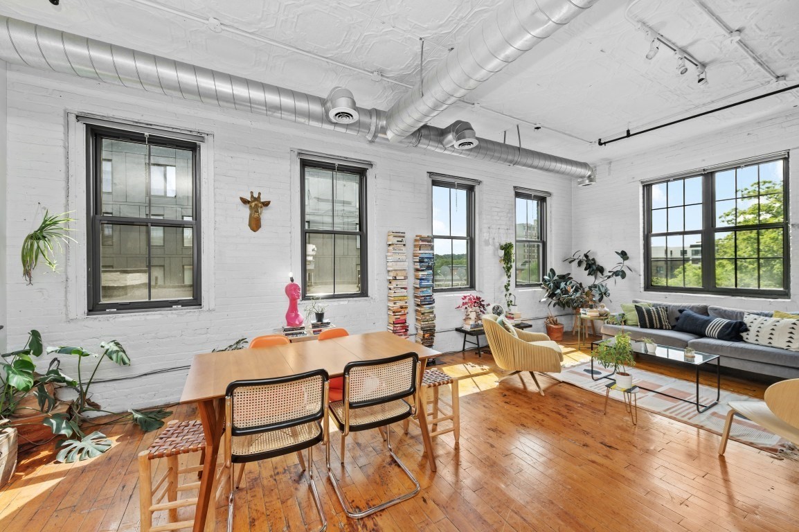 10 Williams St # 44