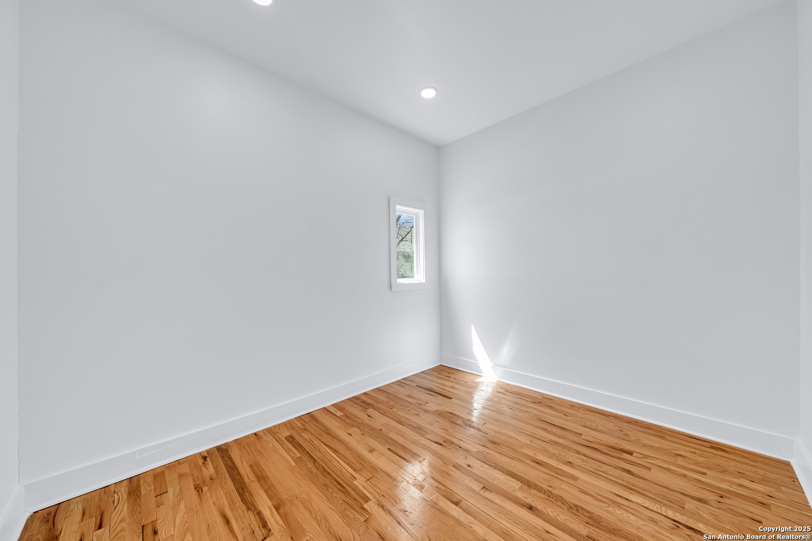 1040 W Rosewood Avenue