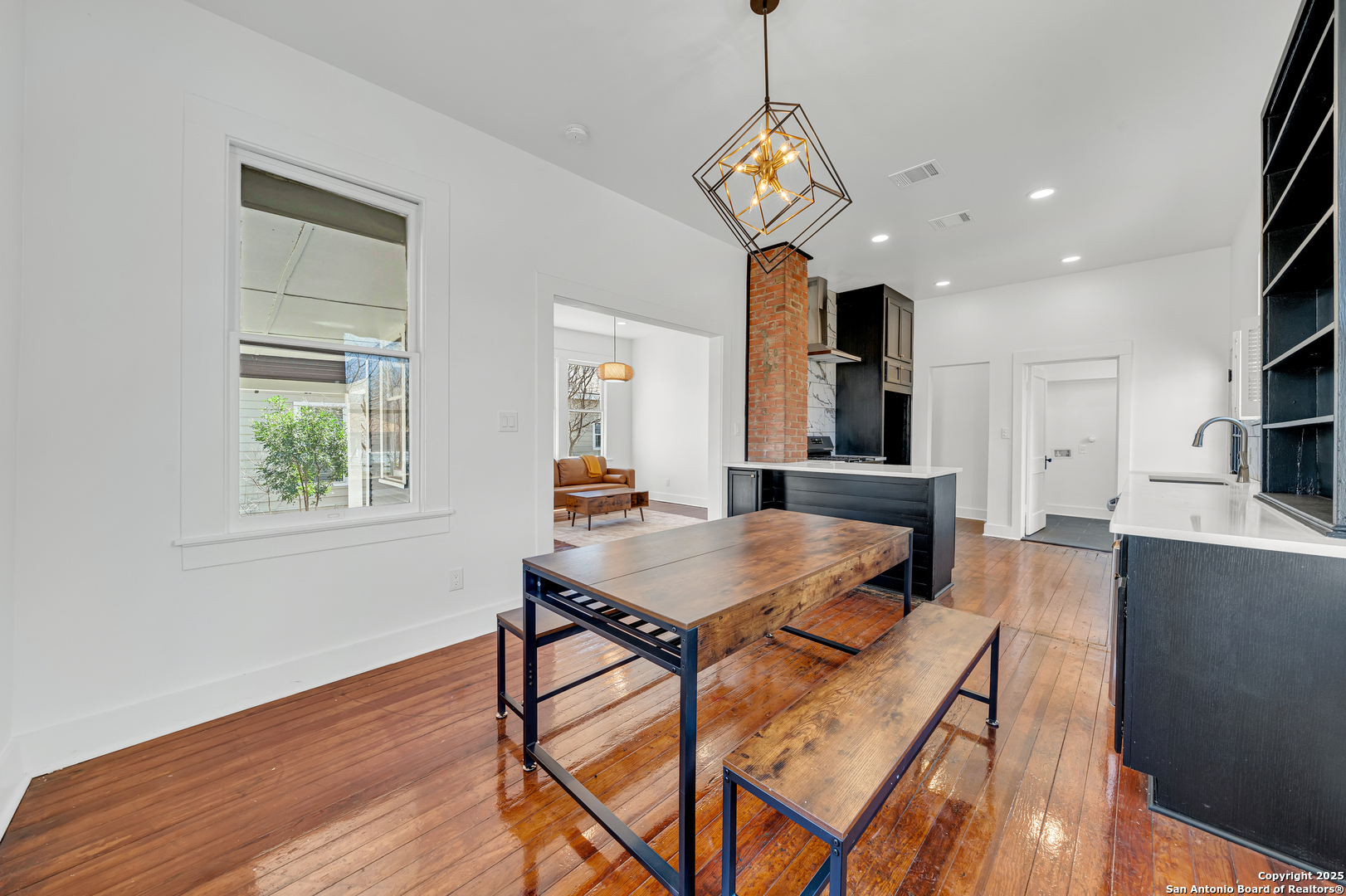 1040 W Rosewood Avenue
