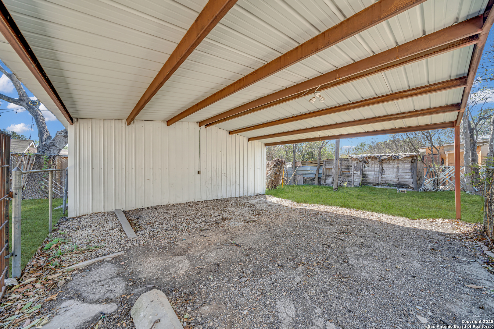 1040 W Rosewood Avenue