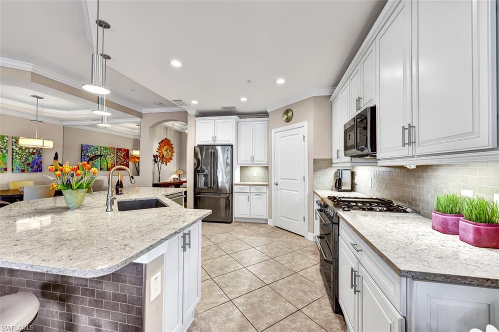 2137 Frangipani CIR Unit: 3-101