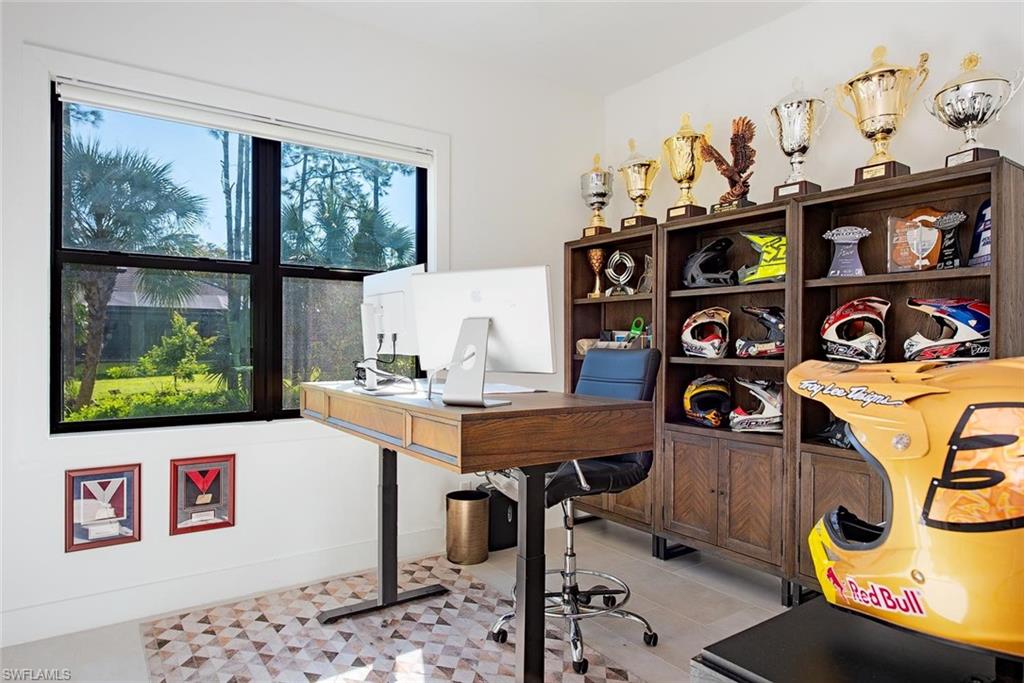 12 35th AVE NW