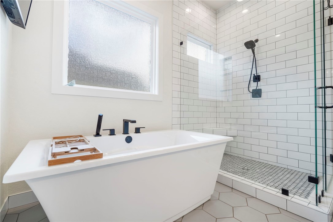 4404 S 87th Place