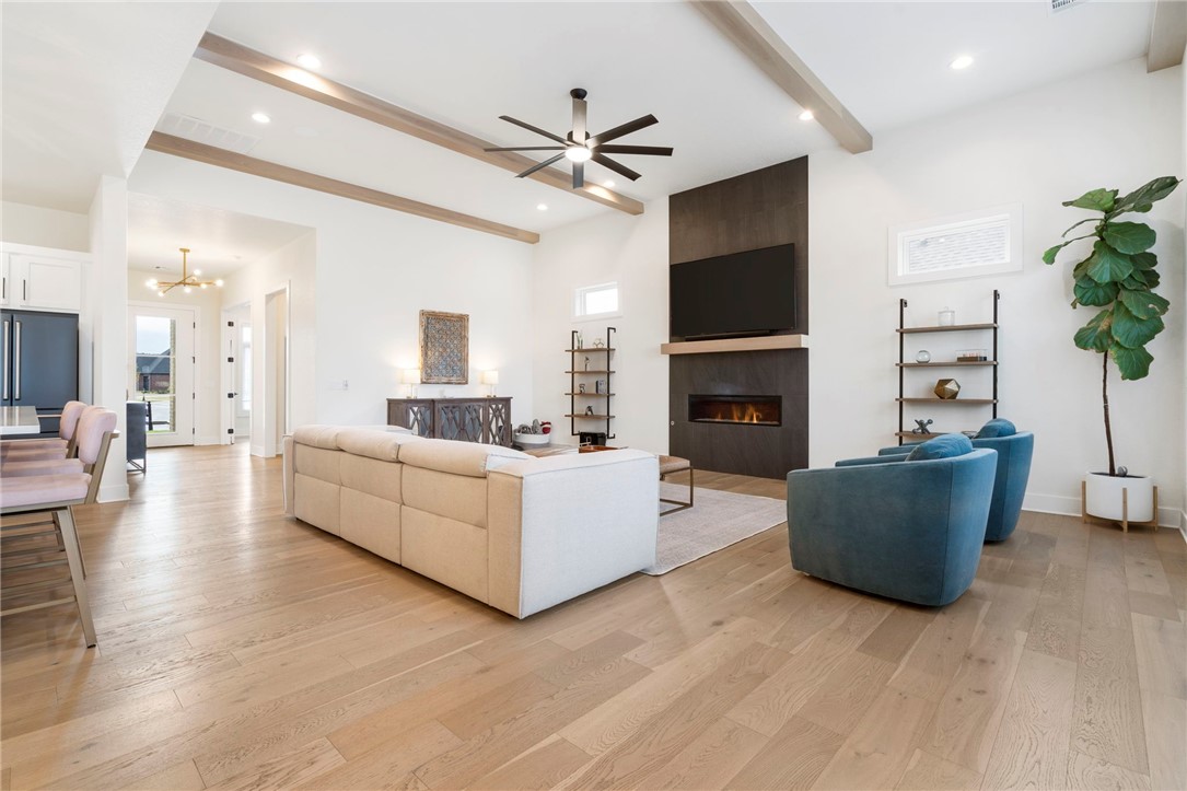 4404 S 87th Place