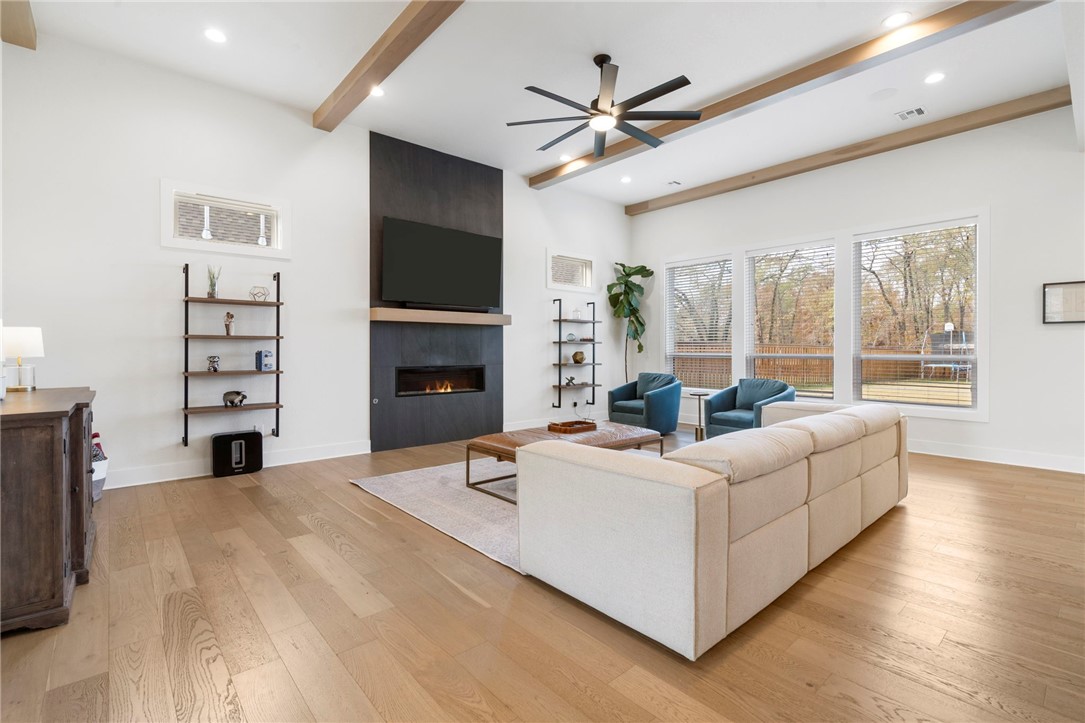 4404 S 87th Place
