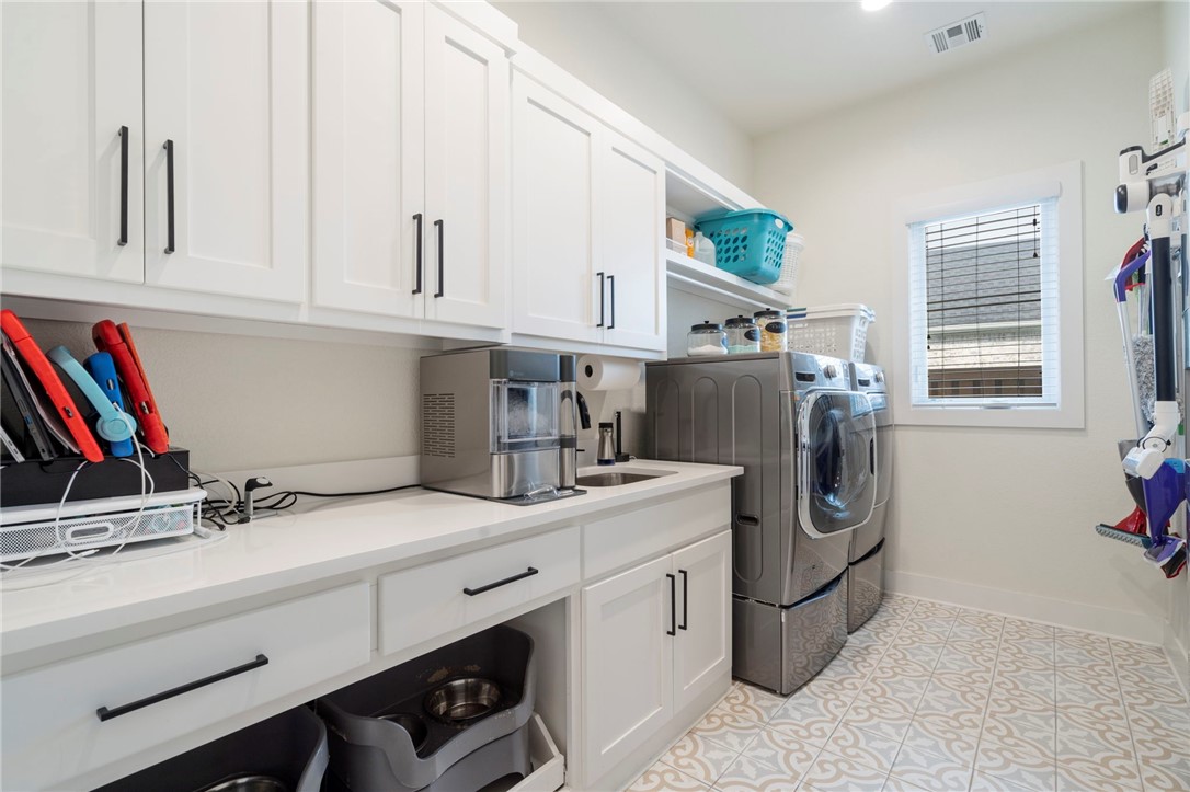4404 S 87th Place