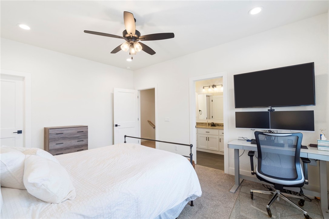 4404 S 87th Place
