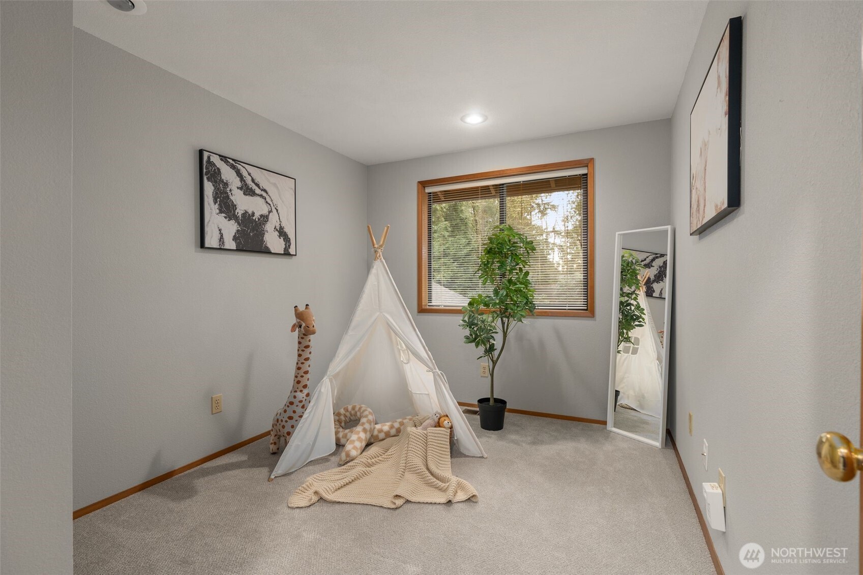 18557 W Lake Desire Drive SE