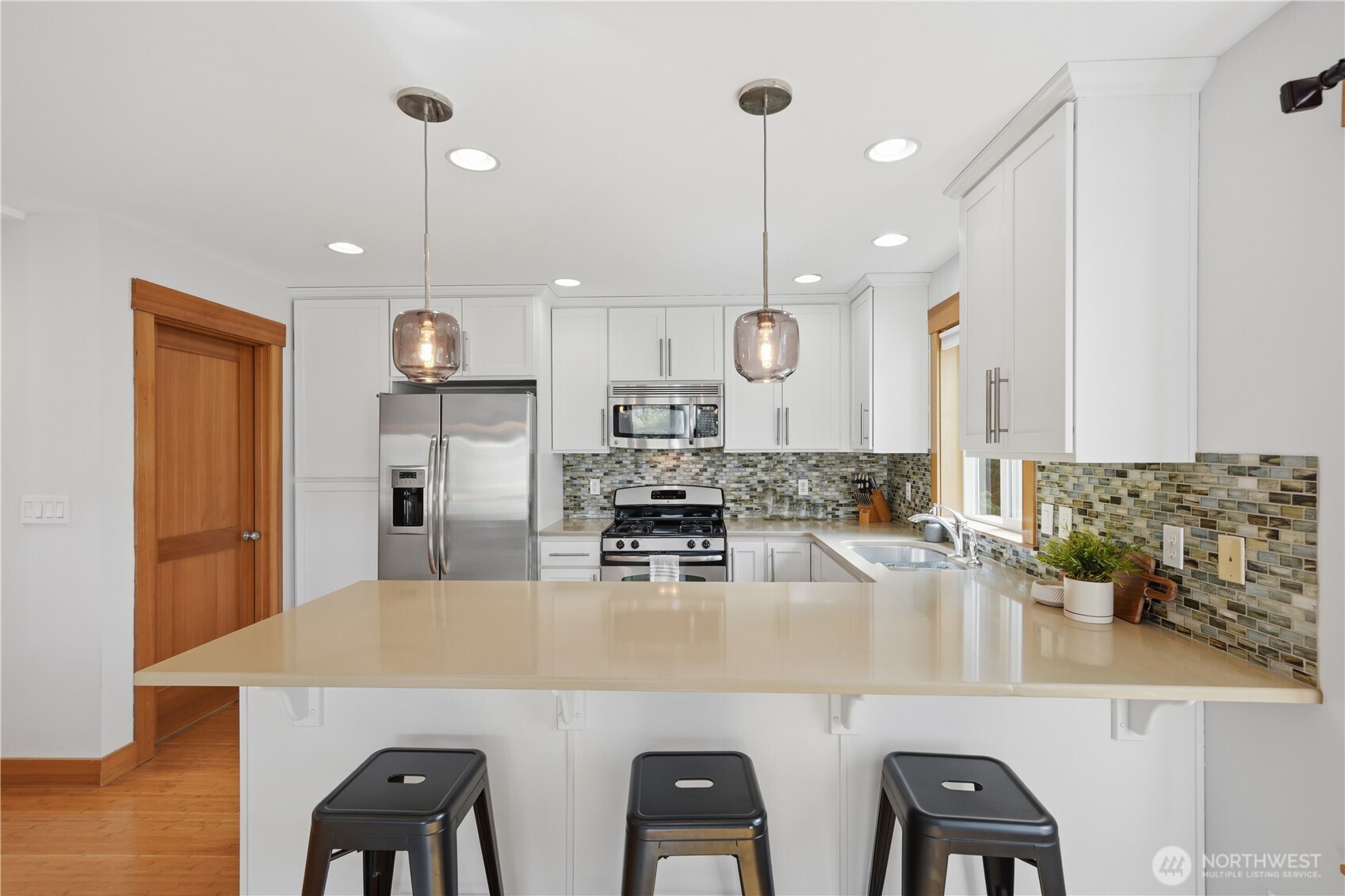 4037 7th Avenue NE Unit: A