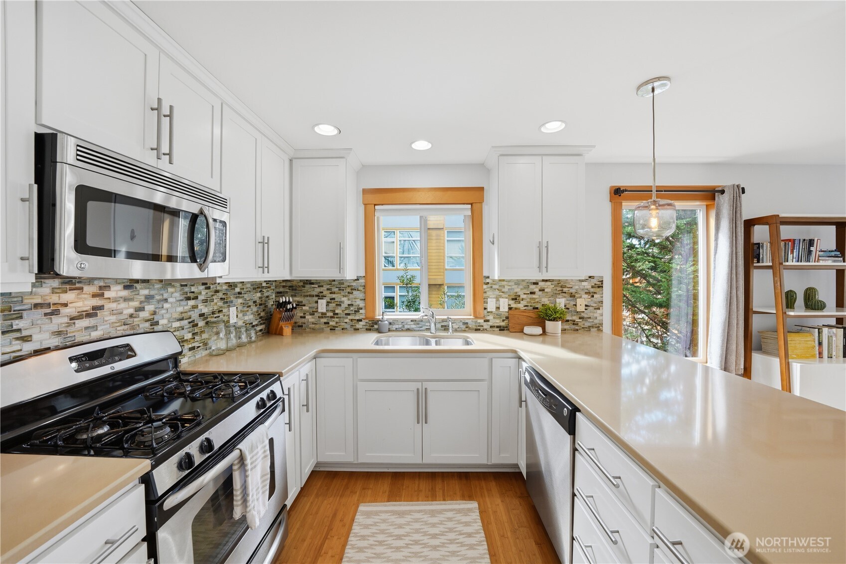 4037 7th Avenue NE Unit: A