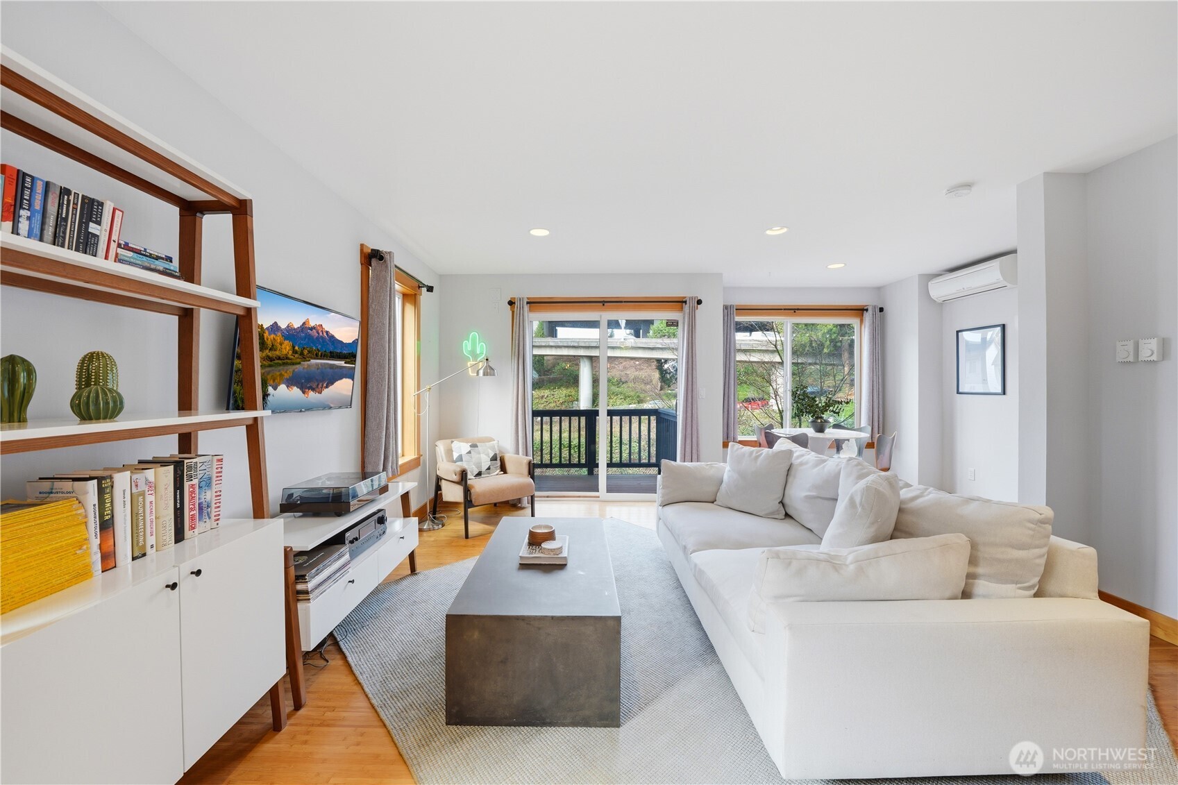 4037 7th Avenue NE Unit: A