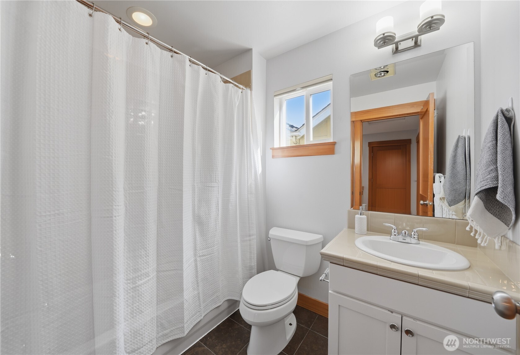 4037 7th Avenue NE Unit: A