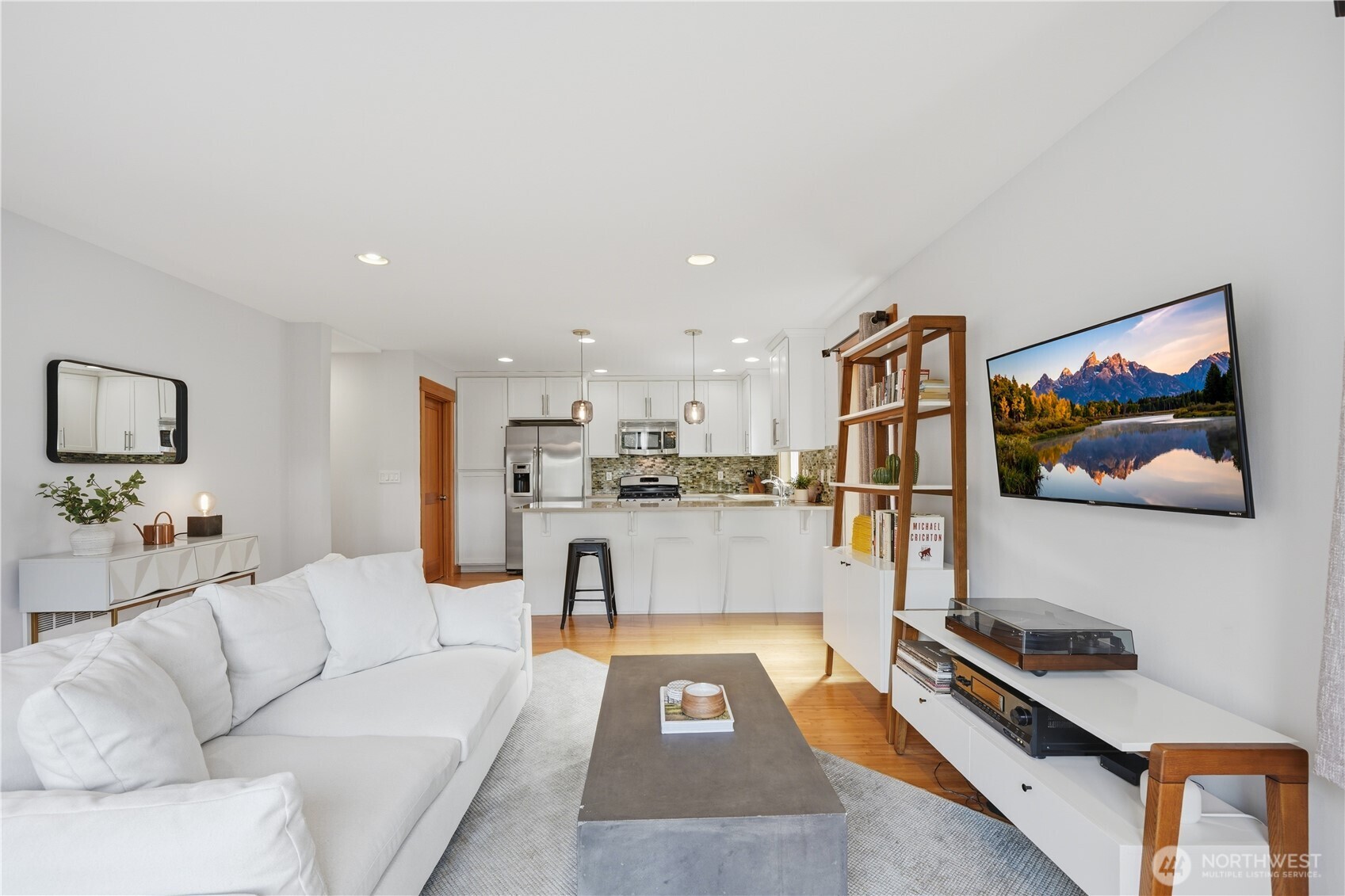 4037 7th Avenue NE Unit: A