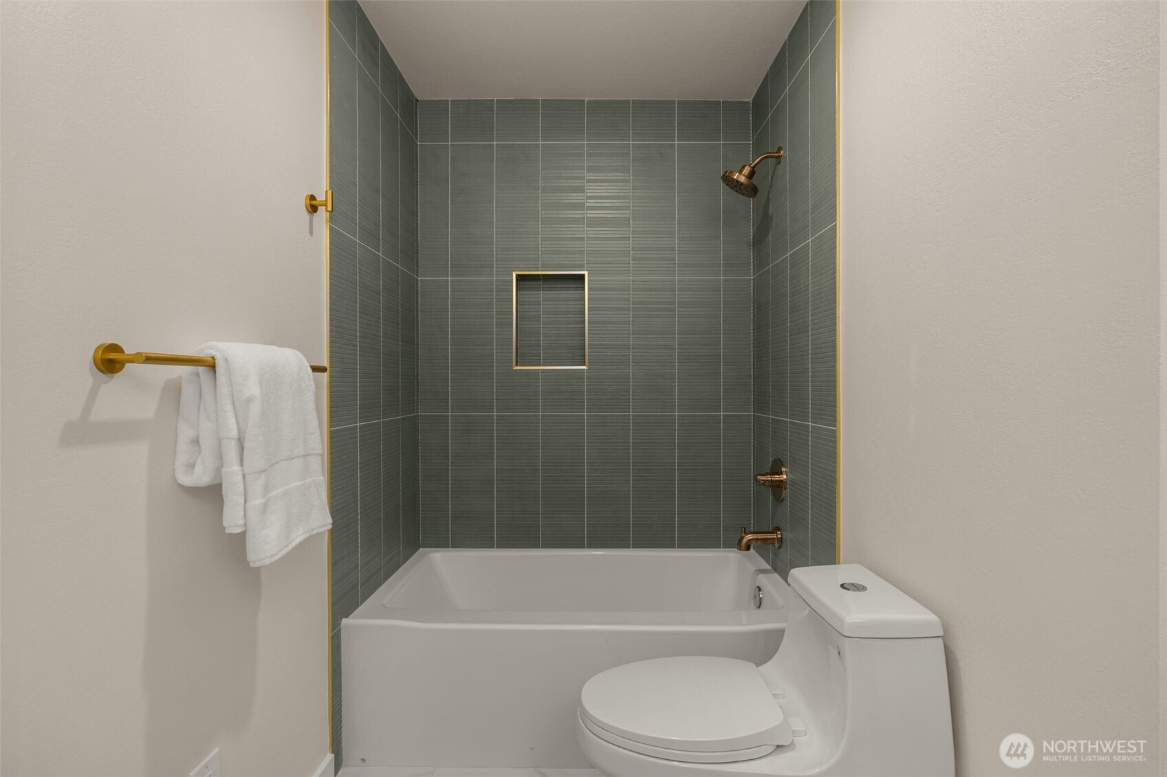 3036 E Ames Lake Drive NE