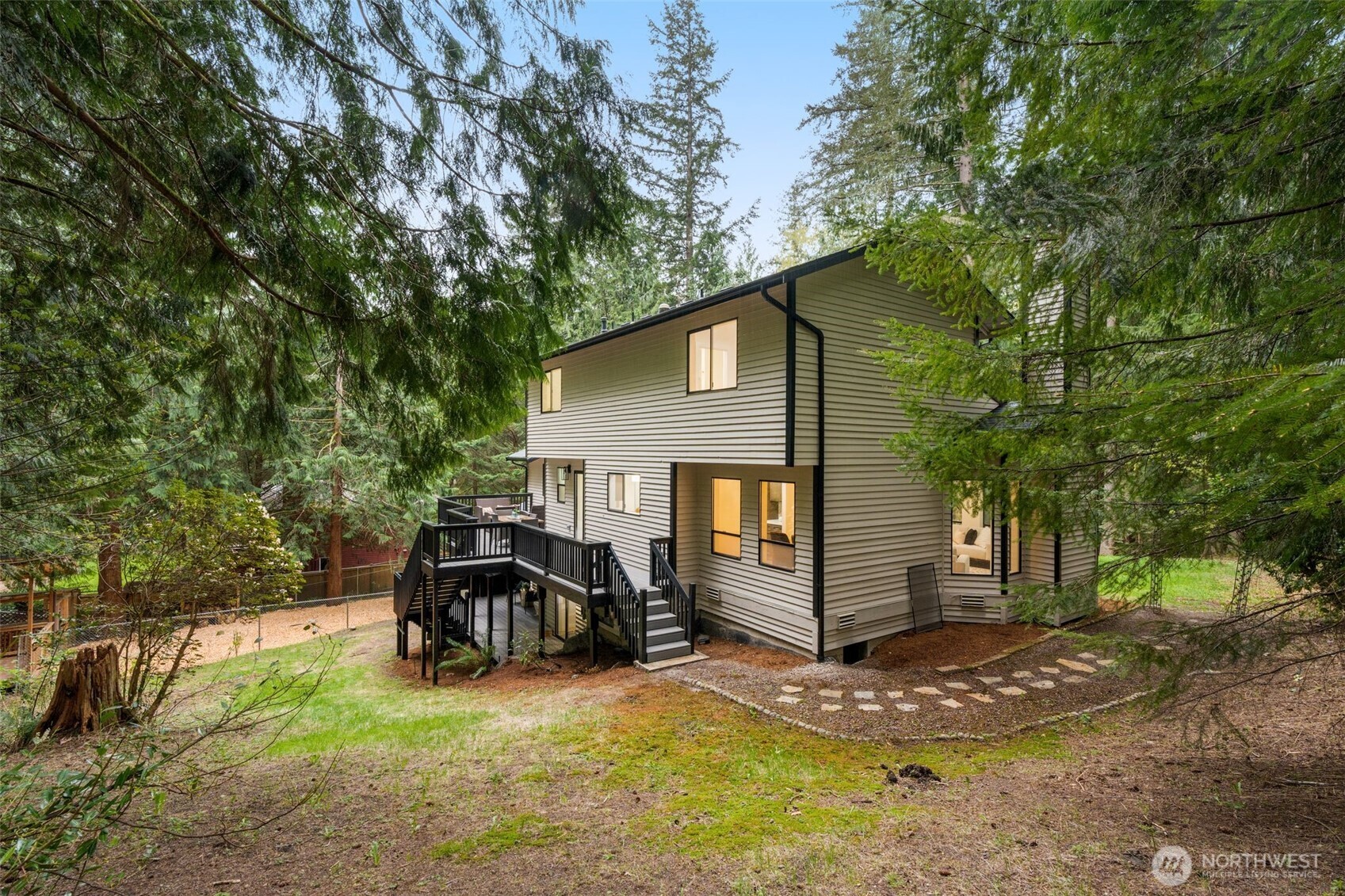 3036 E Ames Lake Drive NE