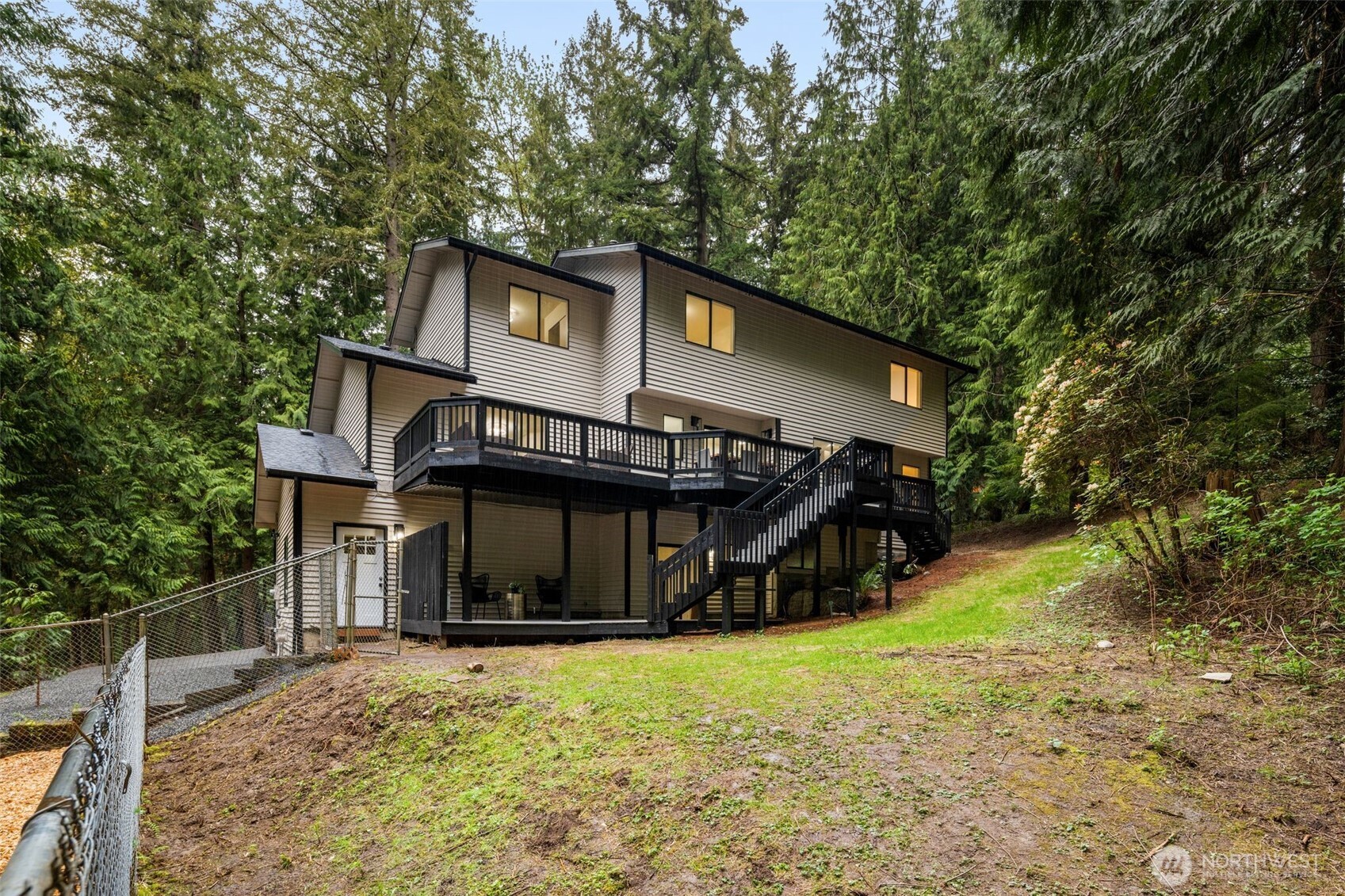 3036 E Ames Lake Drive NE