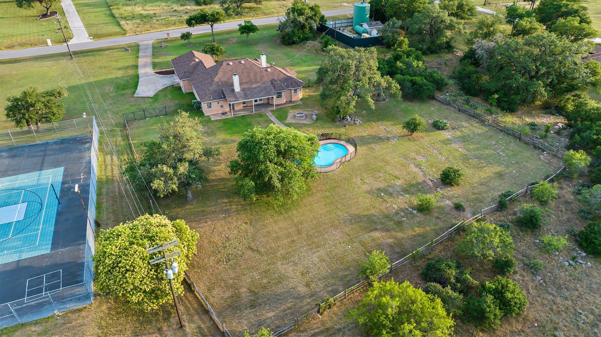 320 Woodland Oaks TRL