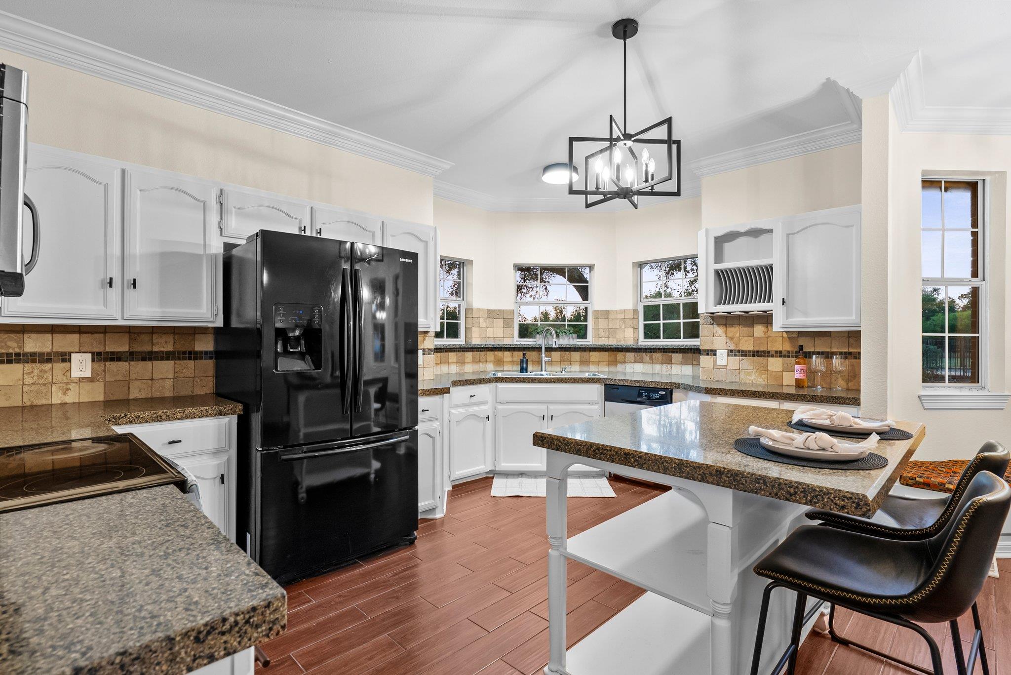 320 Woodland Oaks TRL
