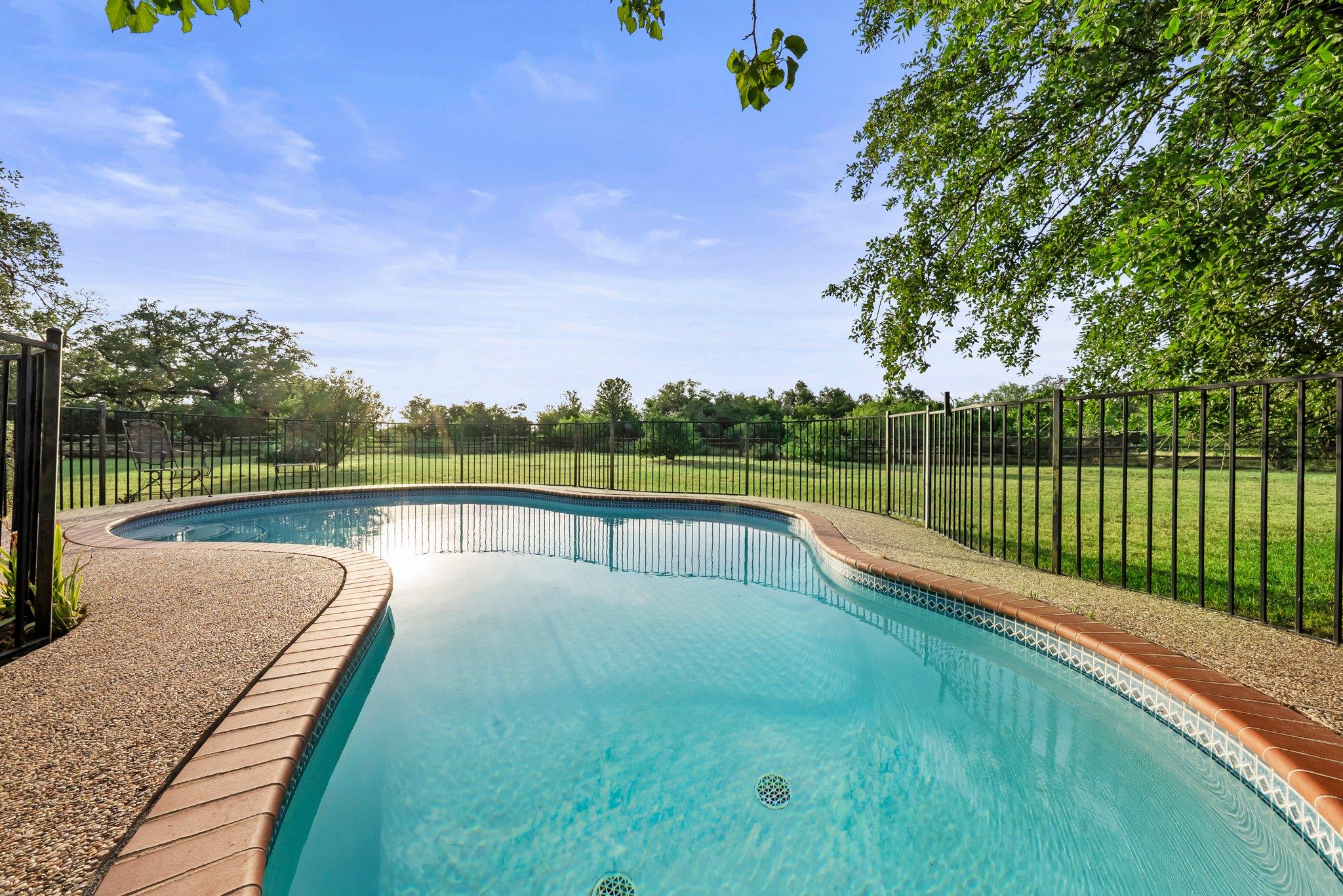 320 Woodland Oaks TRL