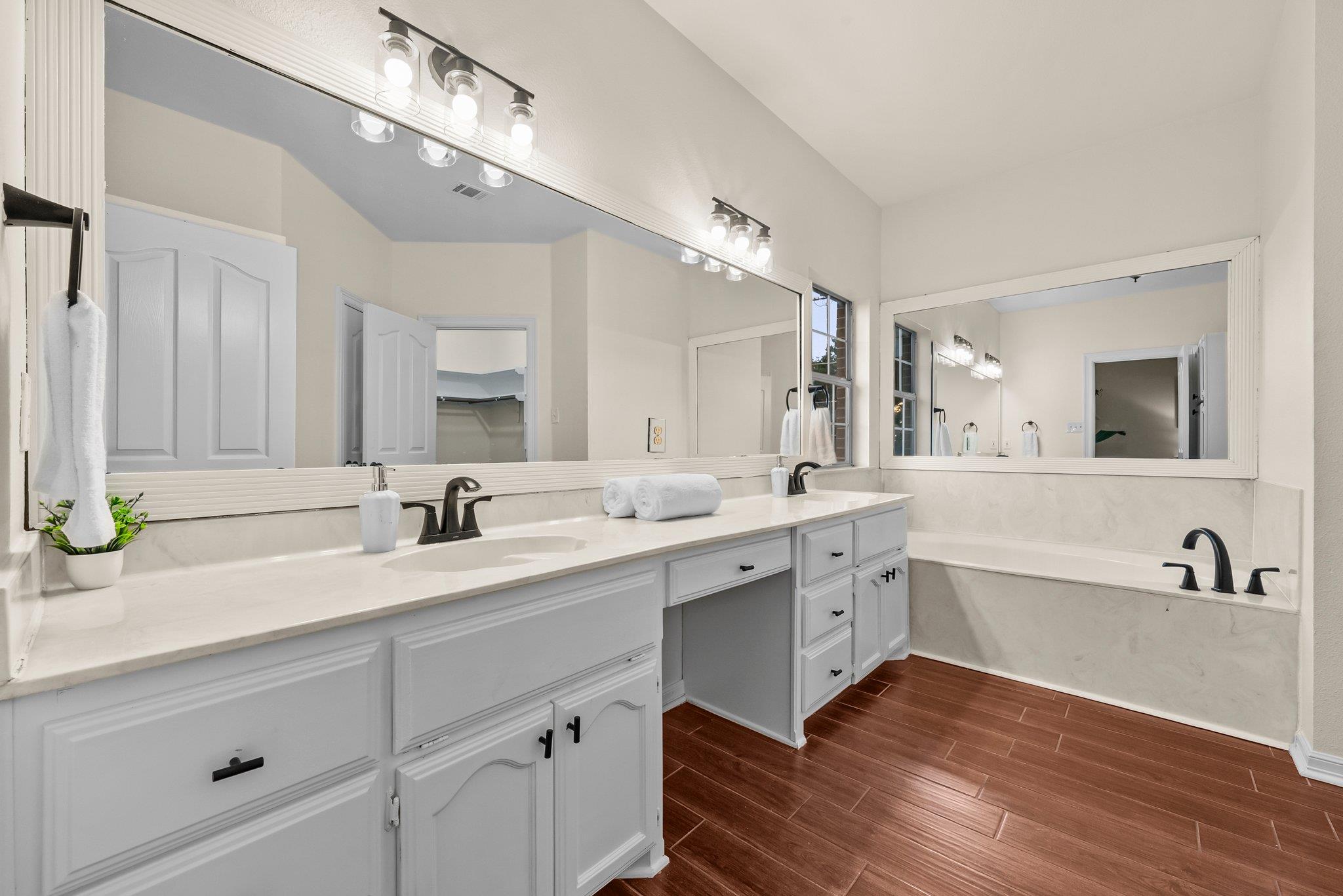 320 Woodland Oaks TRL