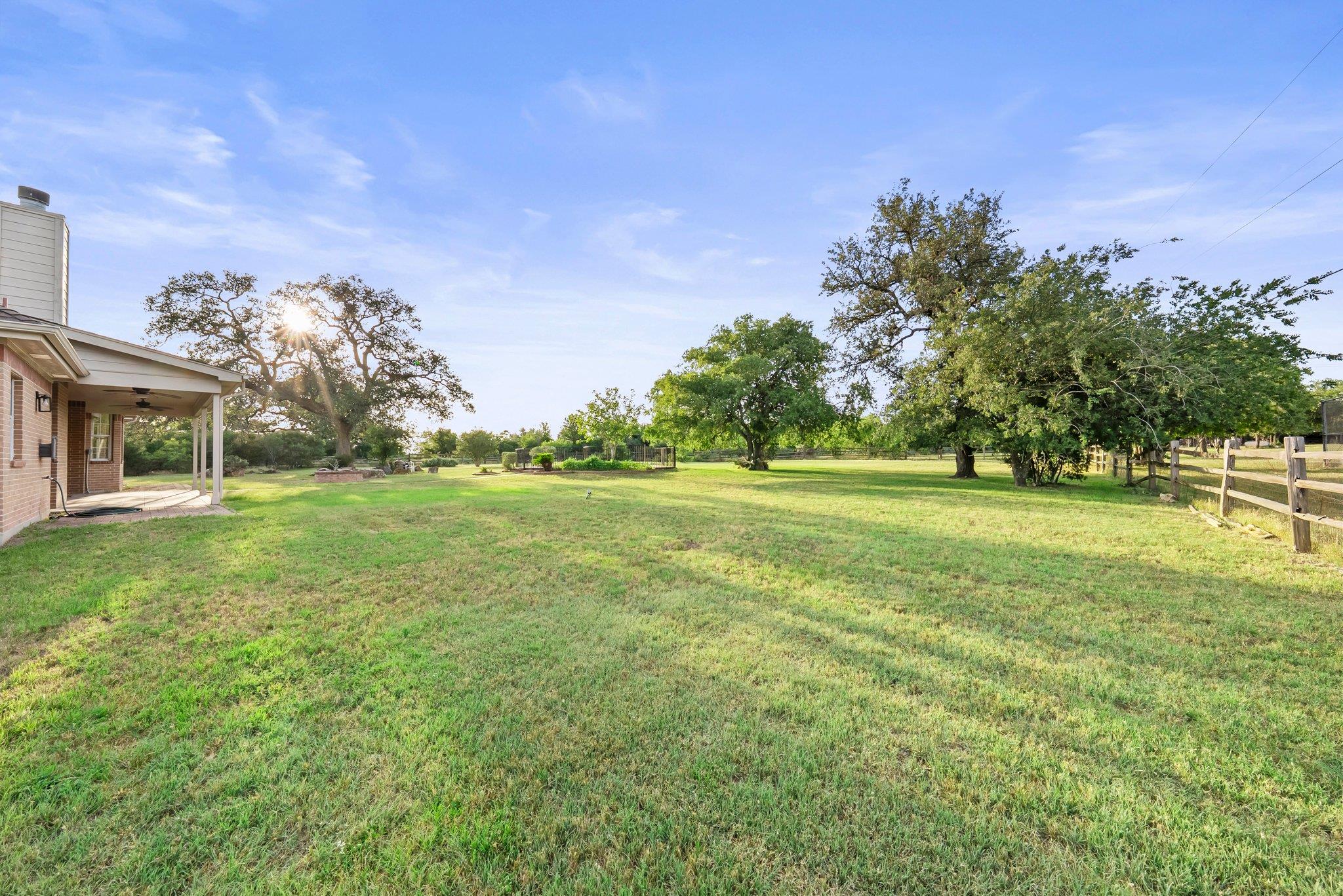 320 Woodland Oaks TRL
