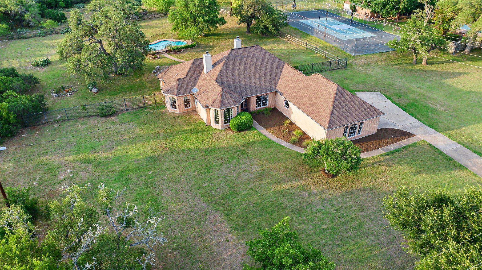 320 Woodland Oaks TRL