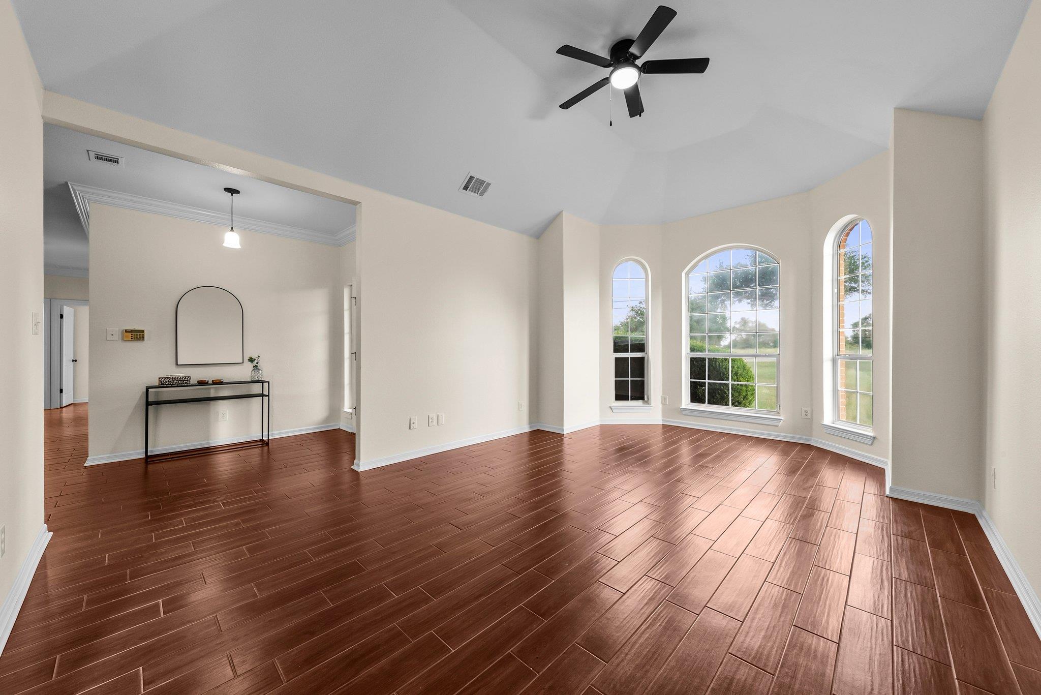 320 Woodland Oaks TRL