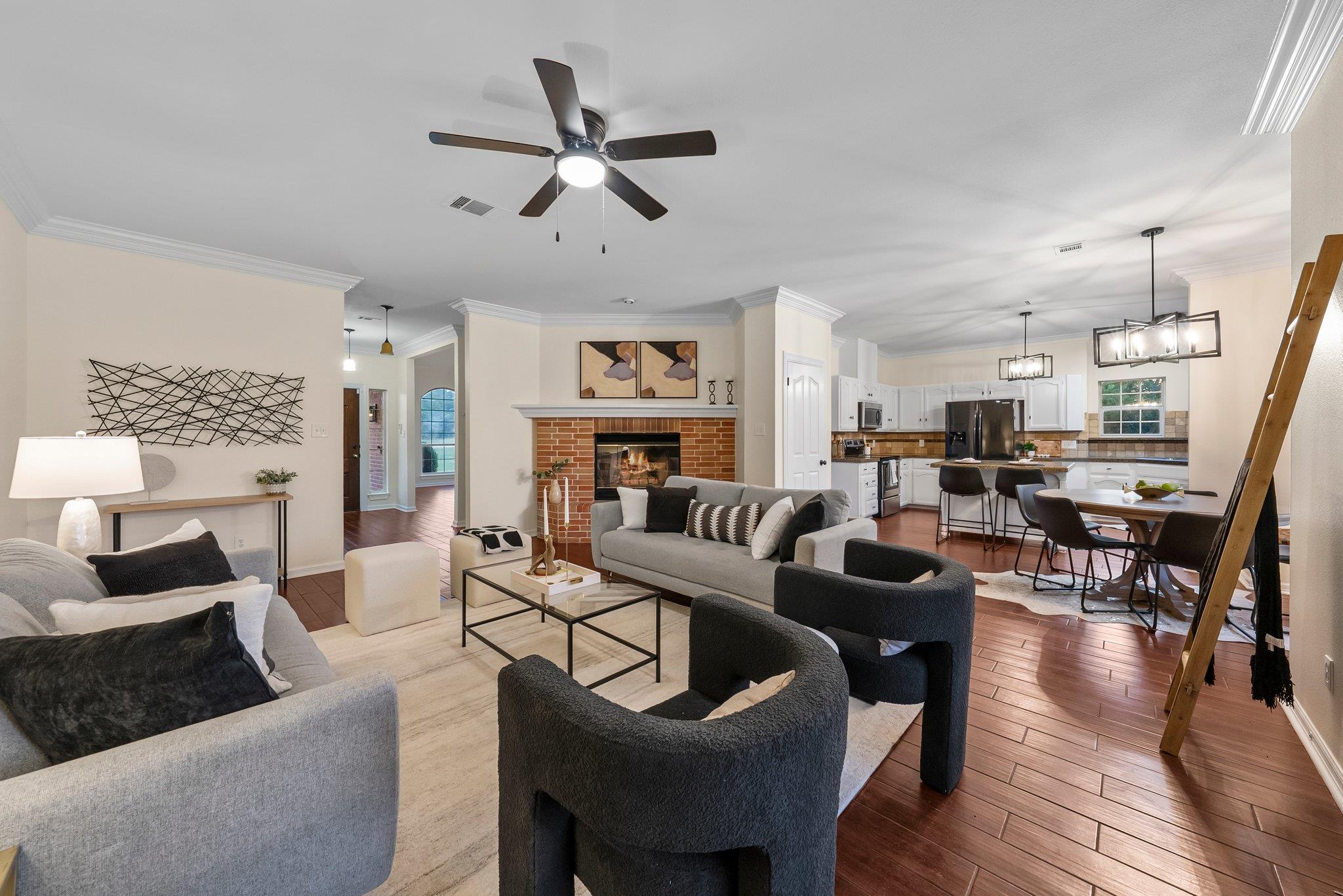 320 Woodland Oaks TRL