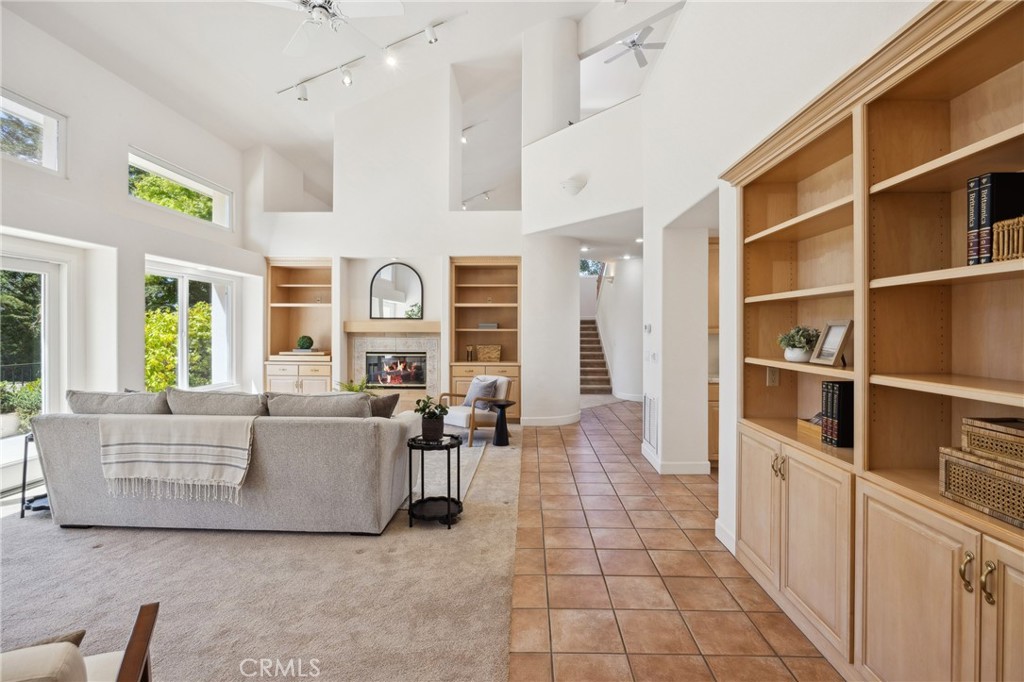 993 Las Palmas Way