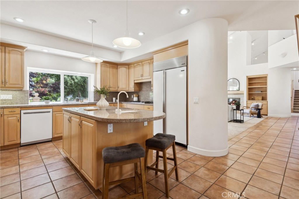 993 Las Palmas Way