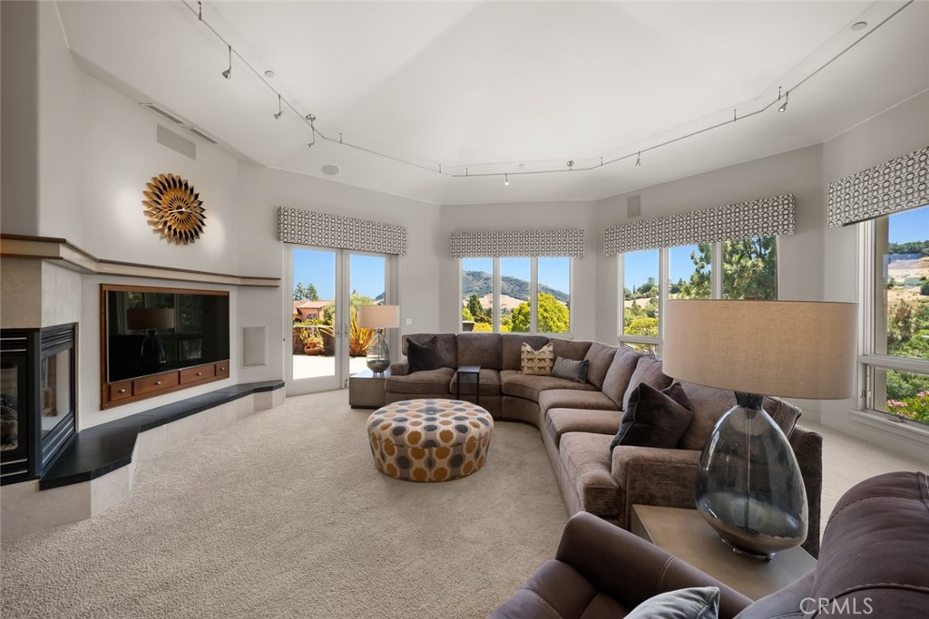 940 Pasatiempo Drive