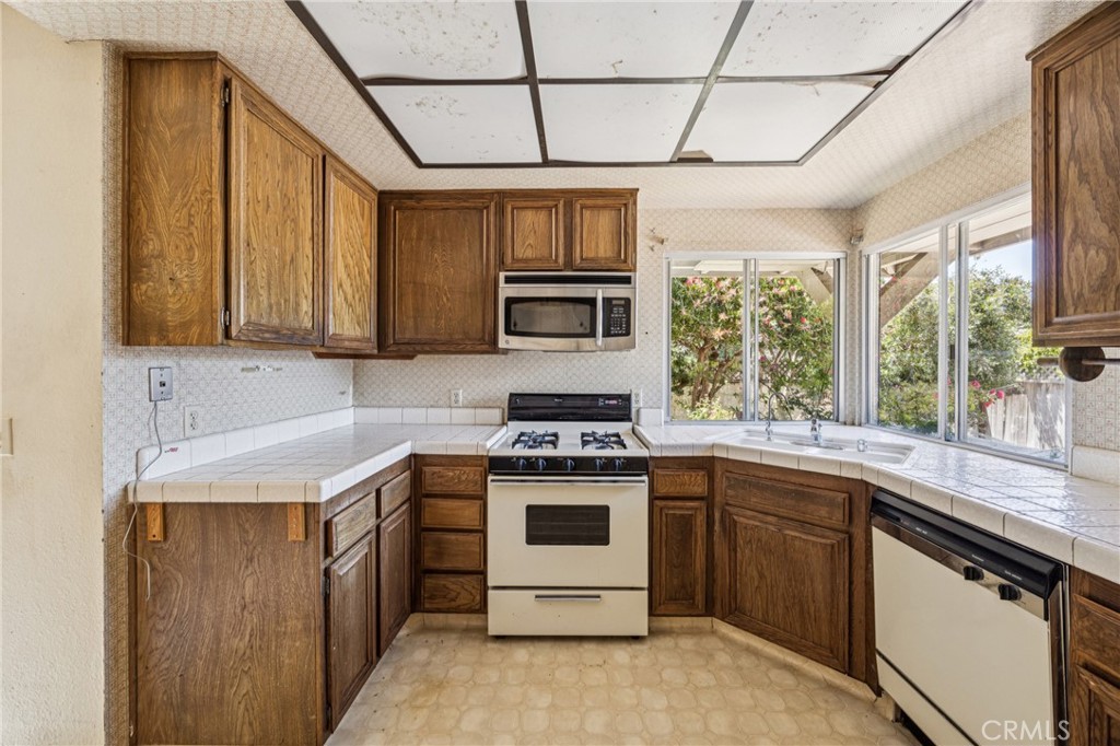 1272 Descanso Street