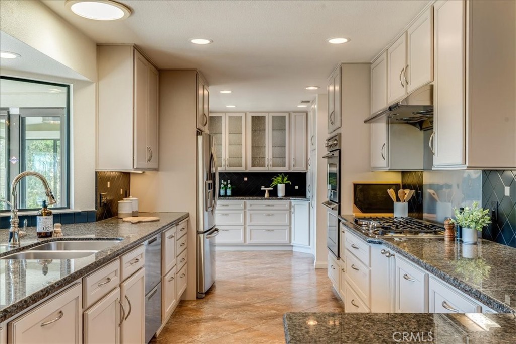 12405 Santa Ana