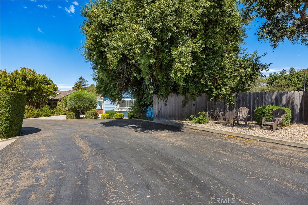 1044 Fair Oaks Avenue